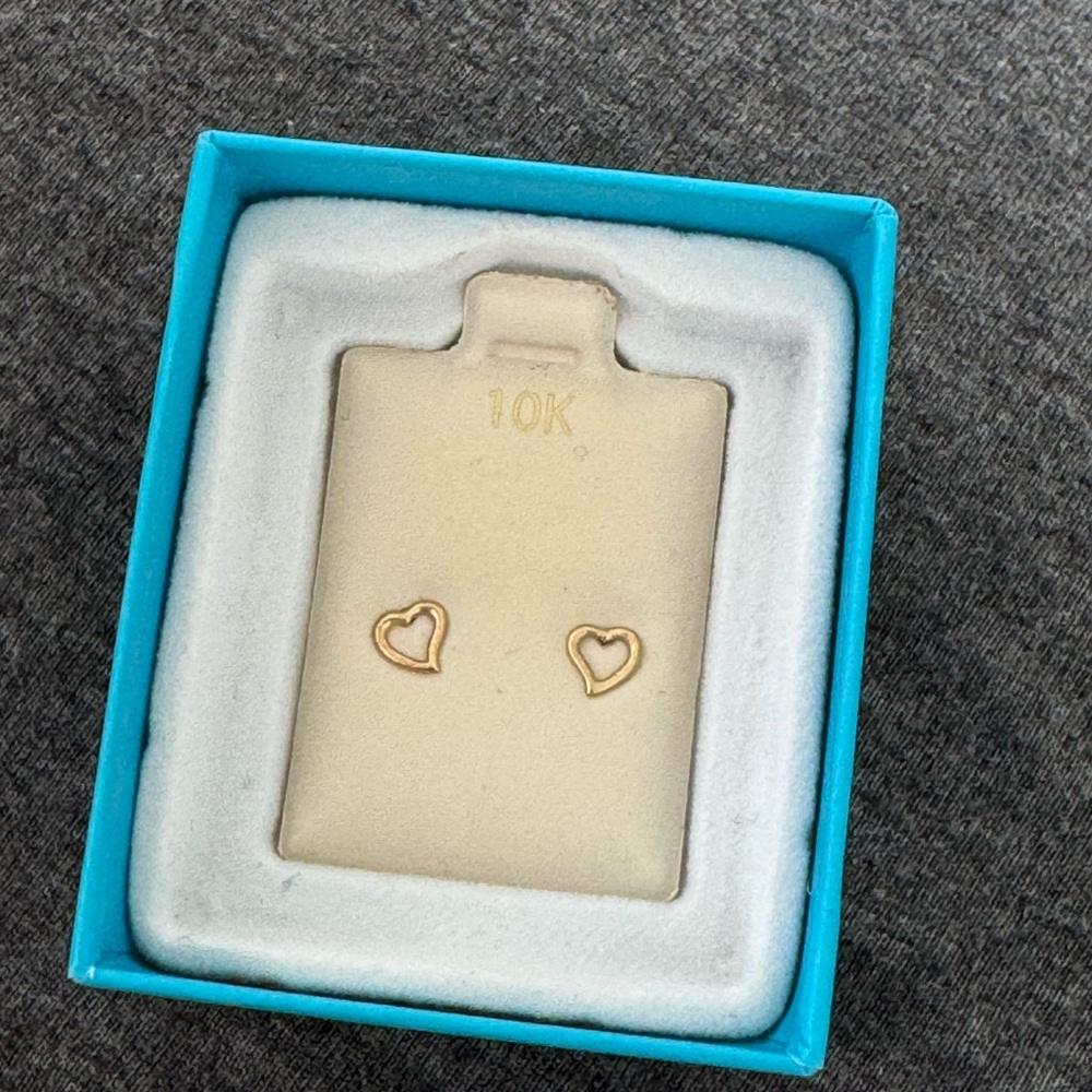 10k gold heart earrings